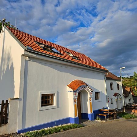 Pod Vinohradem - Apartmany & Vinne Sklepy Mutenice Exterior photo