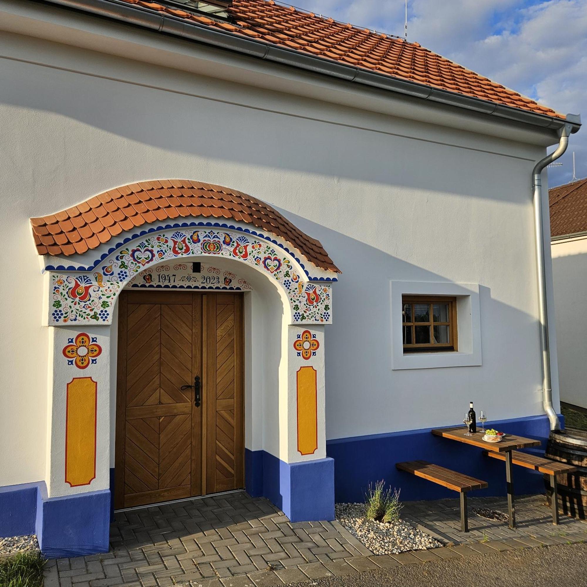 Pod Vinohradem - Apartmany & Vinne Sklepy Mutenice Exterior photo